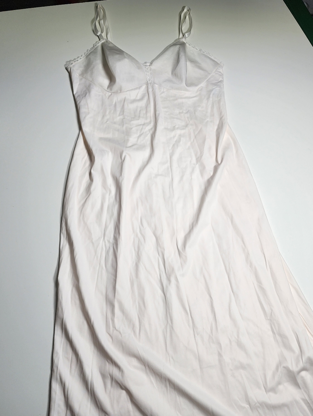 Vtg Vanity Fair Slip 34 Long USA Made Pale Pink Nylon Antron Full Slip Lingerie